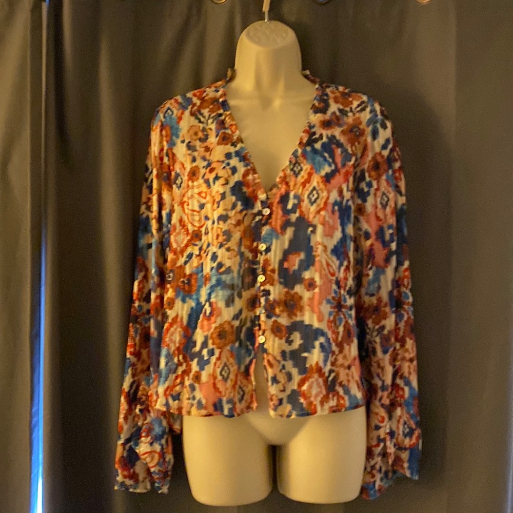 Beautiful ZARA multicolor long sleeve blouse. Size L